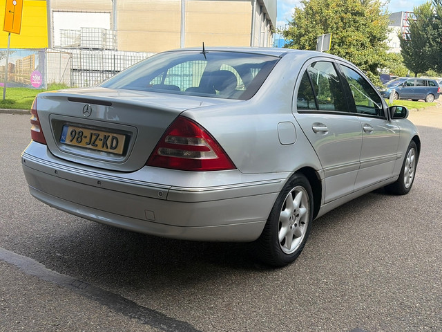 Foto 6 van Mercedes-Benz C-klasse 240 Elegance Airco! Automaat! NAP!