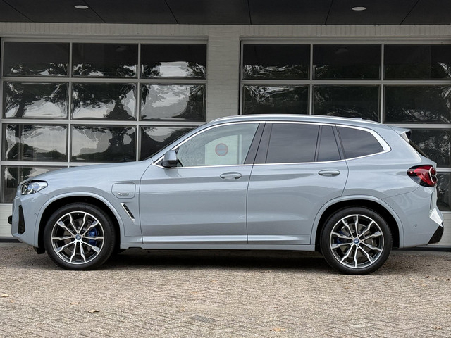 Foto 4 van BMW X3 xDrive30e M SPORT | PANORAMA | M SPORT REMMEN | CAMERA | LASER | SAFETY PAKKET | HEAD UP |