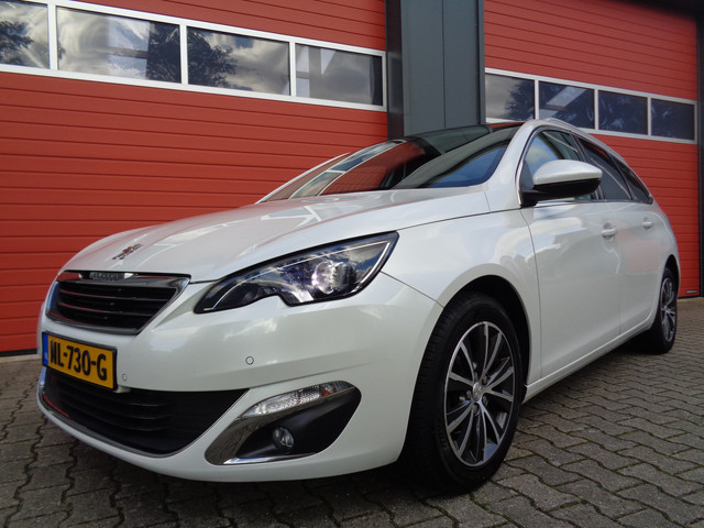 Foto 5 van Peugeot 308 SW 1.2 PureTech Allure 131PK Clima Cruise Navi Pano-Dak LMV Trekhaak NL-Auto 6-BAK