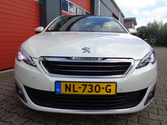 Foto 6 van Peugeot 308 SW 1.2 PureTech Allure 131PK Clima Cruise Navi Pano-Dak LMV Trekhaak NL-Auto 6-BAK