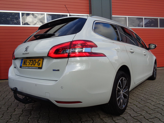 Foto 7 van Peugeot 308 SW 1.2 PureTech Allure 131PK Clima Cruise Navi Pano-Dak LMV Trekhaak NL-Auto 6-BAK