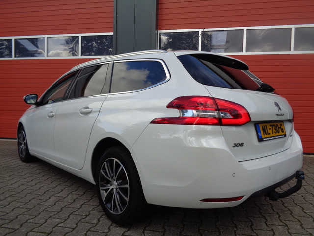 Foto 8 van Peugeot 308 SW 1.2 PureTech Allure 131PK Clima Cruise Navi Pano-Dak LMV Trekhaak NL-Auto 6-BAK