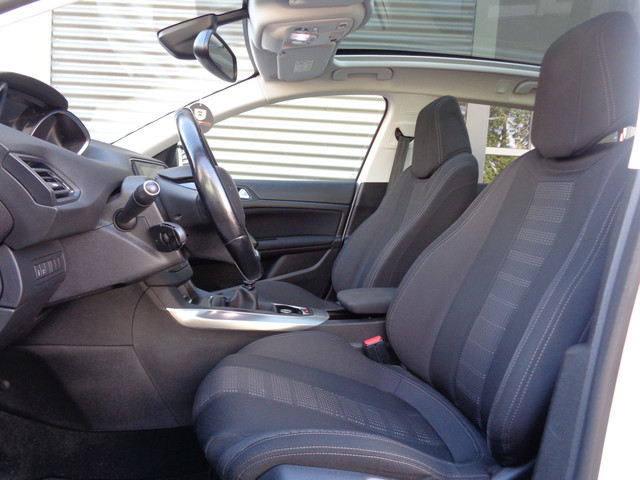 Peugeot 308 SW 1.2 PureTech Allure 131PK Clima Cruise Navi Pano-Dak LMV Trekhaak NL-Auto 6-BAK