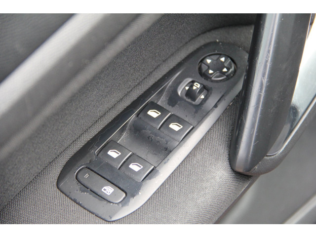 Foto 6 van Peugeot 308 SW 1.6 BlueHDI Blue Lease Executive Pack| Trekhaak afneembaar|