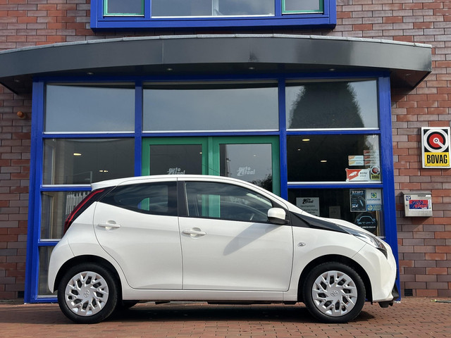 Foto 6 van Toyota Aygo 1.0 VVT-i x-play limited | Airco | Camera | Apple Carplay en Android Auto