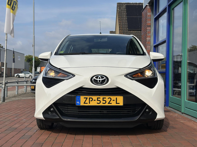 Foto 7 van Toyota Aygo 1.0 VVT-i x-play limited | Airco | Camera | Apple Carplay en Android Auto