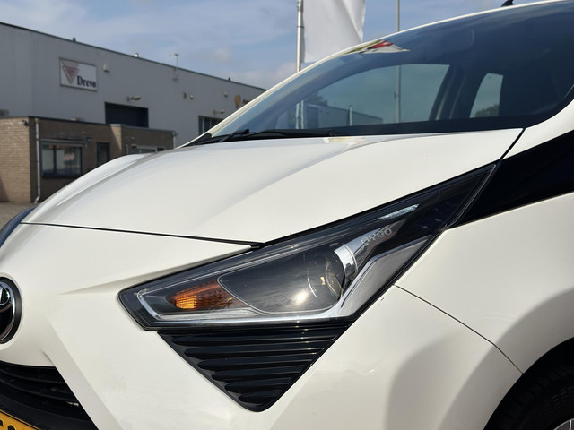 Foto 9 van Toyota Aygo 1.0 VVT-i x-play limited | Airco | Camera | Apple Carplay en Android Auto