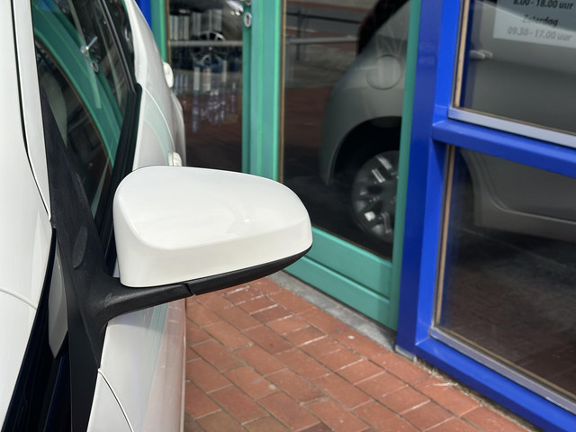 Foto 10 van Toyota Aygo 1.0 VVT-i x-play limited | Airco | Camera | Apple Carplay en Android Auto
