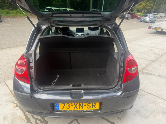 Foto 10 van Renault Clio 1.4-16V Dynamique CarPlay
