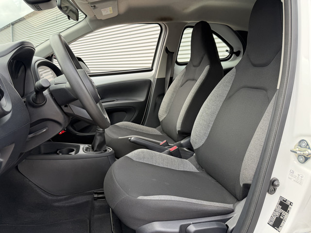 Foto 7 van Toyota Aygo X 1.0 VVT-i MT | Nieuw Binnen! | Airco | Cruise | Lane Assist