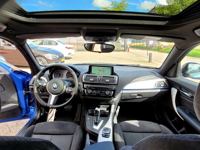 Foto 5 van BMW 1-serie 118i M-Sport, Schuifdak, HiFi (NL-auto NAP)