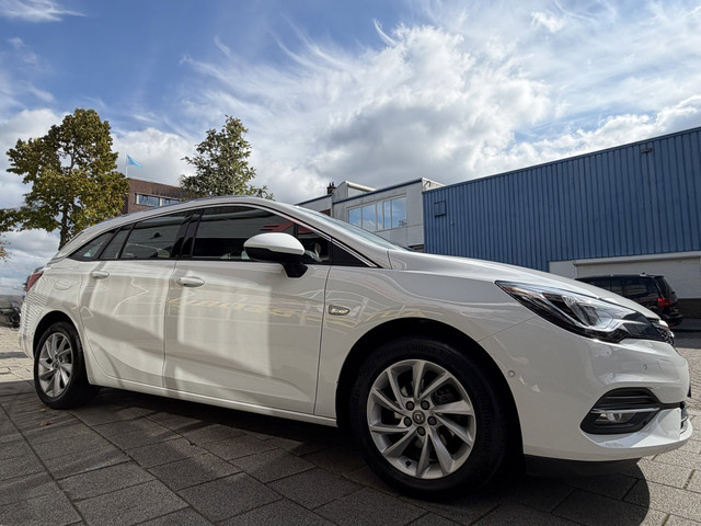 Opel Astra Sports Tourer 1.2 Turbo Elegance - Navigatie I Airco I LED I PDC I Sport velgen I Leer/ A