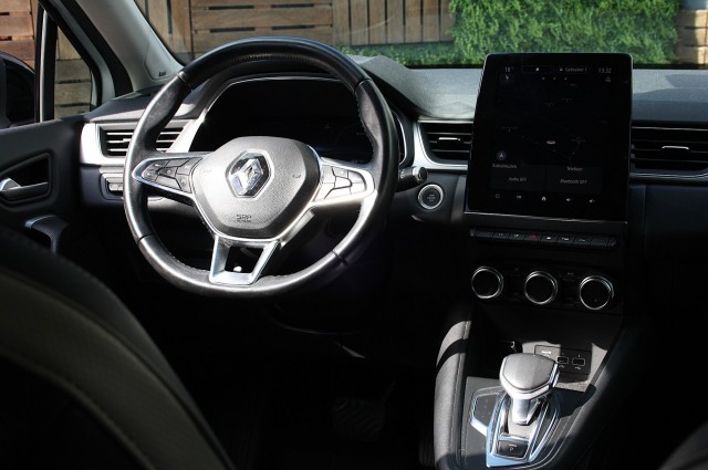 Foto 3 van RENAULT CAPTUR 1.6 E-Tech Plug-In Hybrid 160 Intens / NAP / Trekhaak / Automaat / Vol Opties
