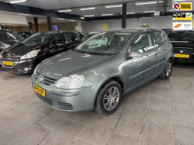 Foto 2 van Volkswagen Golf 1.6 FSI Trendline navigatie lm-velgen elektrische pakket cruise controle