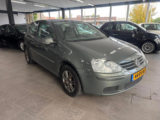 Foto 4 van Volkswagen Golf 1.6 FSI Trendline navigatie lm-velgen elektrische pakket cruise controle