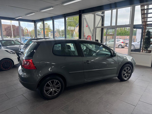 Foto 5 van Volkswagen Golf 1.6 FSI Trendline navigatie lm-velgen elektrische pakket cruise controle