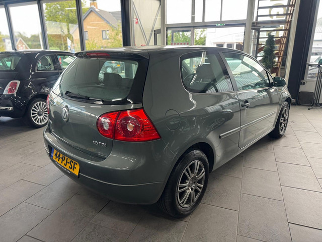 Foto 6 van Volkswagen Golf 1.6 FSI Trendline navigatie lm-velgen elektrische pakket cruise controle