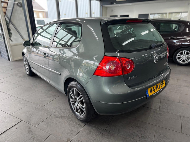 Foto 8 van Volkswagen Golf 1.6 FSI Trendline navigatie lm-velgen elektrische pakket cruise controle