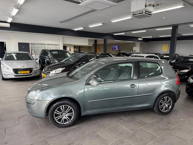 Foto 9 van Volkswagen Golf 1.6 FSI Trendline navigatie lm-velgen elektrische pakket cruise controle