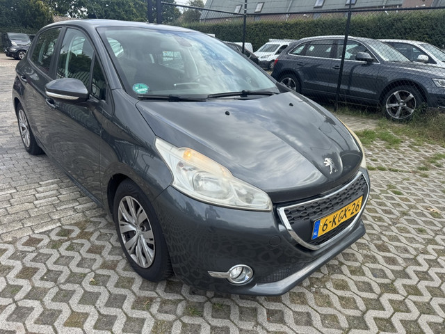 Foto 2 van Peugeot 208 1.6 e-HDi Active (bj 2013)