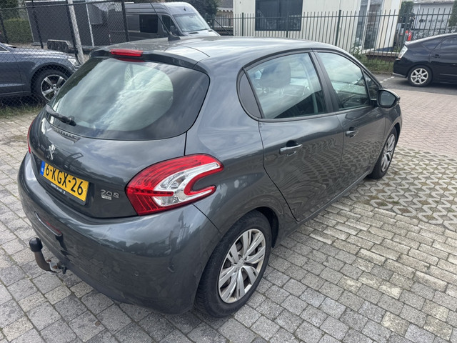 Foto 3 van Peugeot 208 1.6 e-HDi Active (bj 2013)