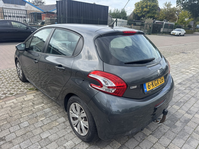 Foto 4 van Peugeot 208 1.6 e-HDi Active (bj 2013)