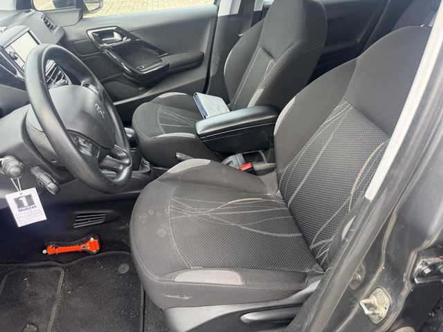 Foto 6 van Peugeot 208 1.6 e-HDi Active (bj 2013)