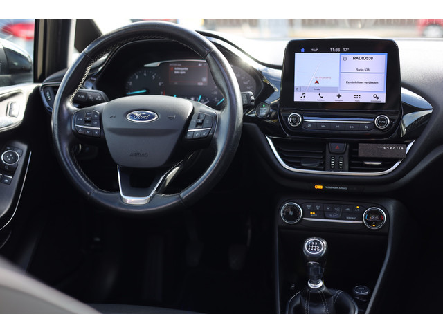 Foto 8 van Ford Fiesta 1.0 ECOBOOST TITANIUM | PANO | CAMERA
