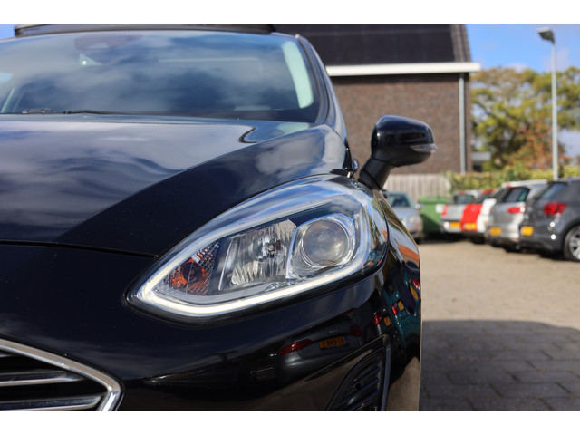 Foto 4 van Ford Fiesta 1.0 ECOBOOST TITANIUM | PANO | CAMERA