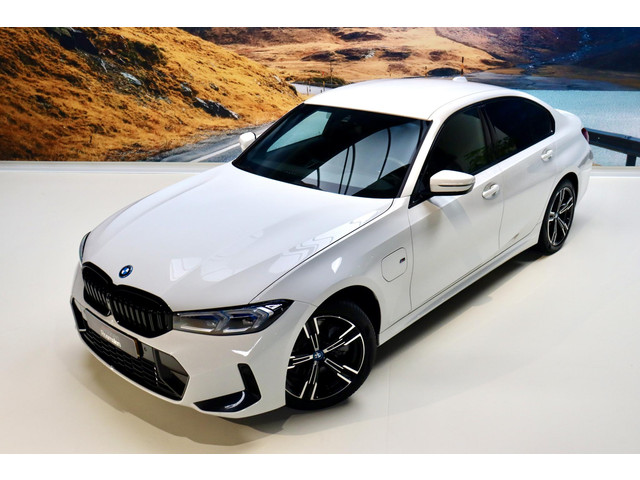 Foto 8 van BMW 3-serie 320e M Sport|Leder|Ambient|NL