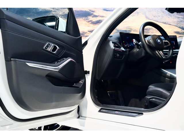 Foto 3 van BMW 3-serie 320e M Sport|Leder|Ambient|NL