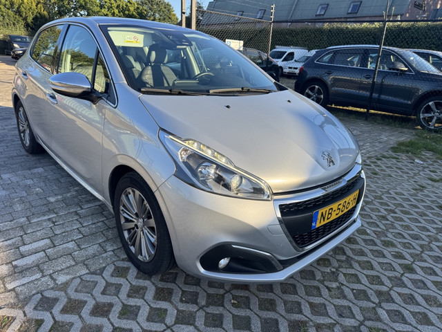 Foto 2 van Peugeot 208 1.2 PureTech Allure (bj 2017)