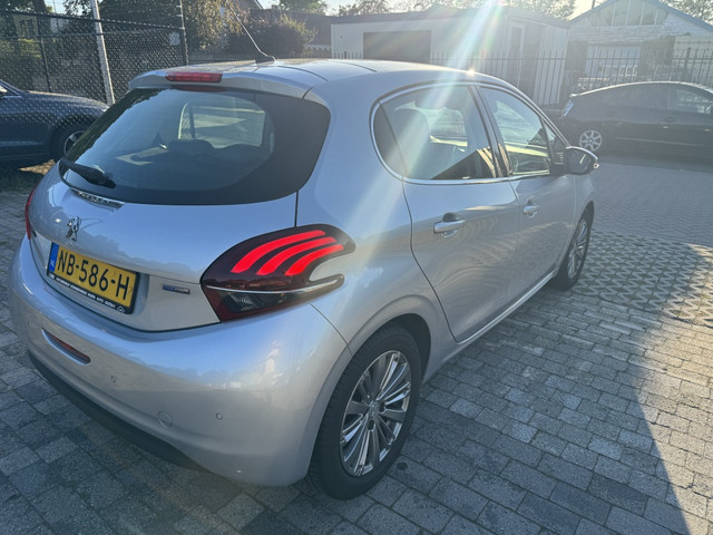 Foto 4 van Peugeot 208 1.2 PureTech Allure (bj 2017)