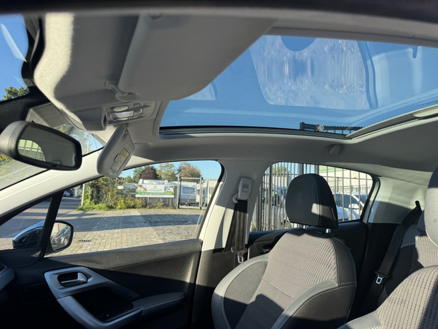 Foto 6 van Peugeot 208 1.2 PureTech Allure (bj 2017)