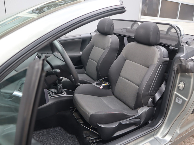 Foto 2 van Peugeot 207 CC 1.6 VTi (bj 2008)
