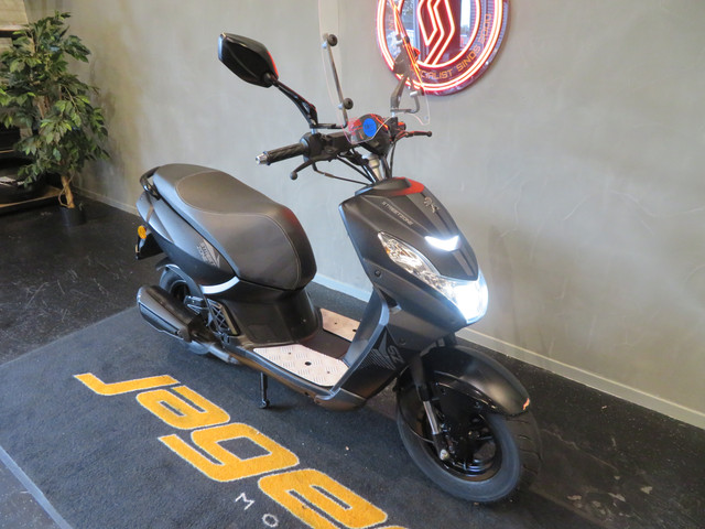 Peugeot STREETZONE KISBEE BROM SCOOTER (bj 2022)
