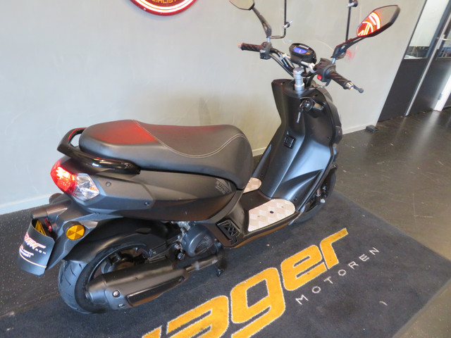 Foto 10 van Peugeot STREETZONE KISBEE BROM SCOOTER (bj 2022)