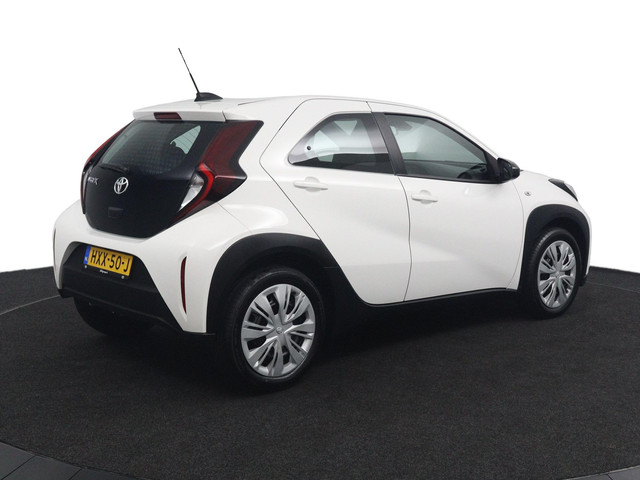 Foto 2 van Toyota Aygo X 1.0 VVT-i MT Play | Adaptieve Cruise Control | Achteruitrijcamera | Apple Carplay | An