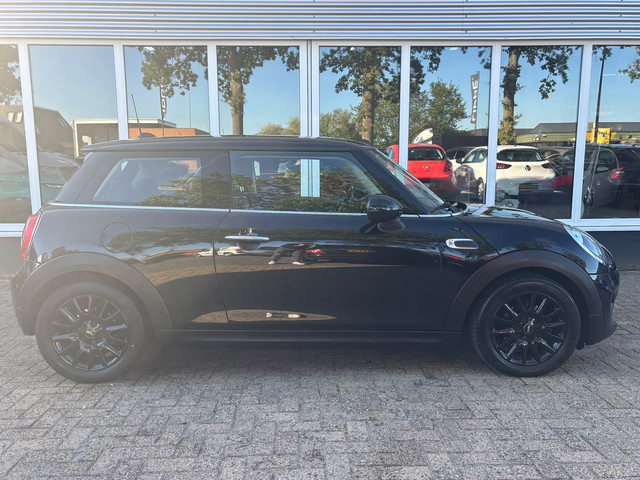 Foto 8 van MINI 3-deurs 1.5 Cooper Business | Bluetooth | Navi | Cruise | Airco