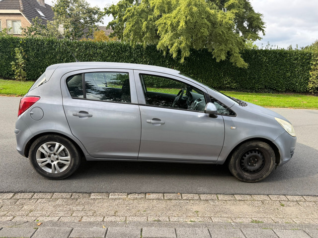 Foto 6 van Opel Corsa 1.2-16V '111' Edition AIRCO/CRUISE/APK 07-2027