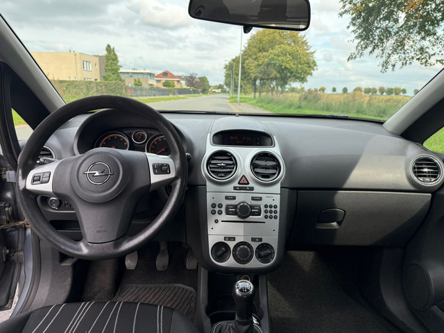 Foto 2 van Opel Corsa 1.2-16V '111' Edition AIRCO/CRUISE/APK 07-2027