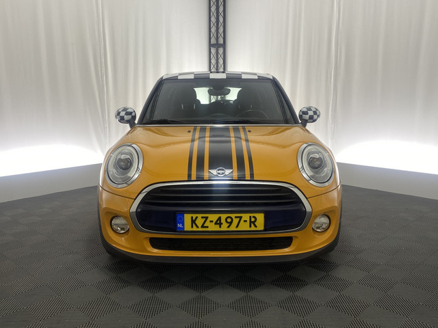 Foto 9 van MINI 5-deurs 1.5 Cooper Chili Serious Business | Bluetooth | Cruise Control | Climate Control |