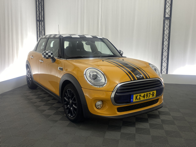 Foto 8 van MINI 5-deurs 1.5 Cooper Chili Serious Business | Bluetooth | Cruise Control | Climate Control |