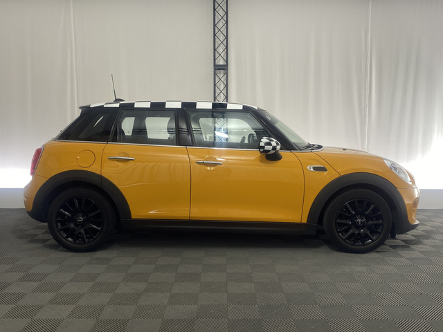 Foto 7 van MINI 5-deurs 1.5 Cooper Chili Serious Business | Bluetooth | Cruise Control | Climate Control |