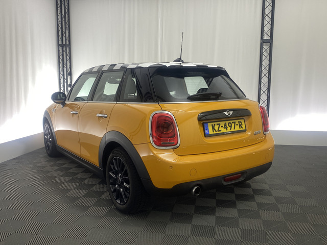 Foto 4 van MINI 5-deurs 1.5 Cooper Chili Serious Business | Bluetooth | Cruise Control | Climate Control |