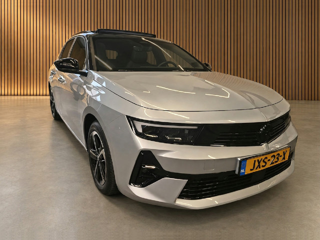 Foto 5 van Opel ASTRA 1.2 Turbo GS - navigatie / camera / carplay / verwarming / HUD / panoramadak