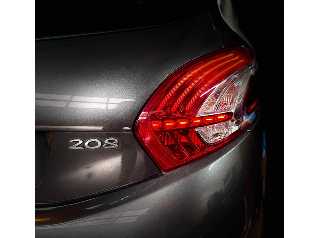 Foto 10 van Peugeot 208 1.2 PureTech Blue Lease Premium/D-RIEM V.V/NW APK/TOP STAAT/