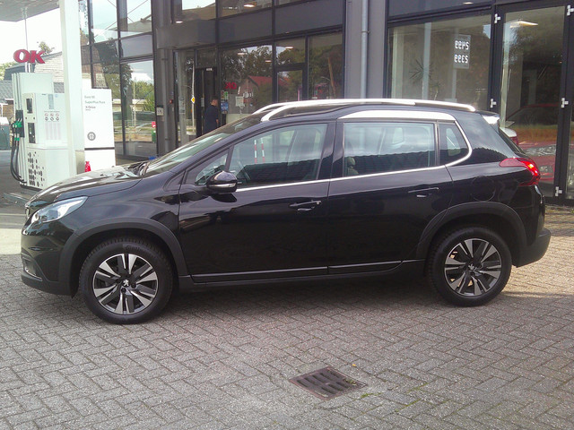 Peugeot 2008 1.2 PureTech Allure Staat in De Krim