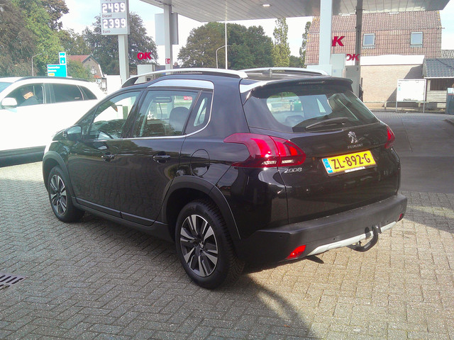 Foto 2 van Peugeot 2008 1.2 PureTech Allure Staat in De Krim