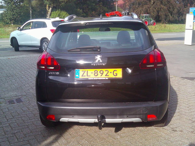 Foto 3 van Peugeot 2008 1.2 PureTech Allure Staat in De Krim